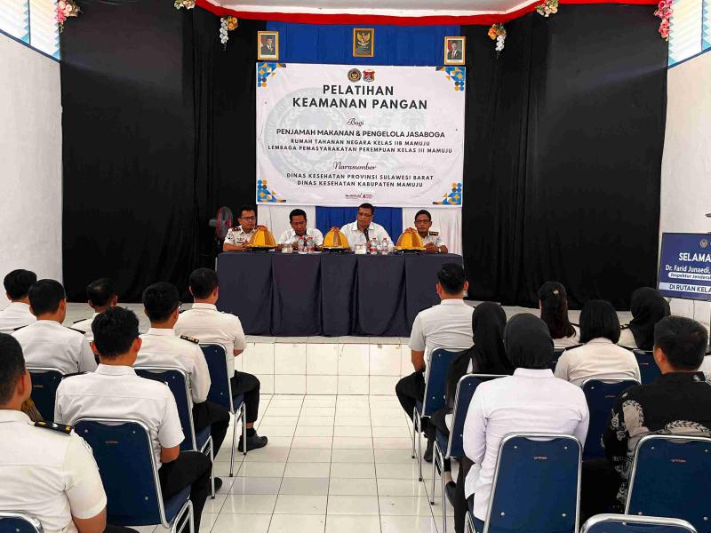 Inspektur Jenderal Farid Junaedi Beri Penguatan HAM kepada Pegawai Rutan Kelas IIB Mamuju